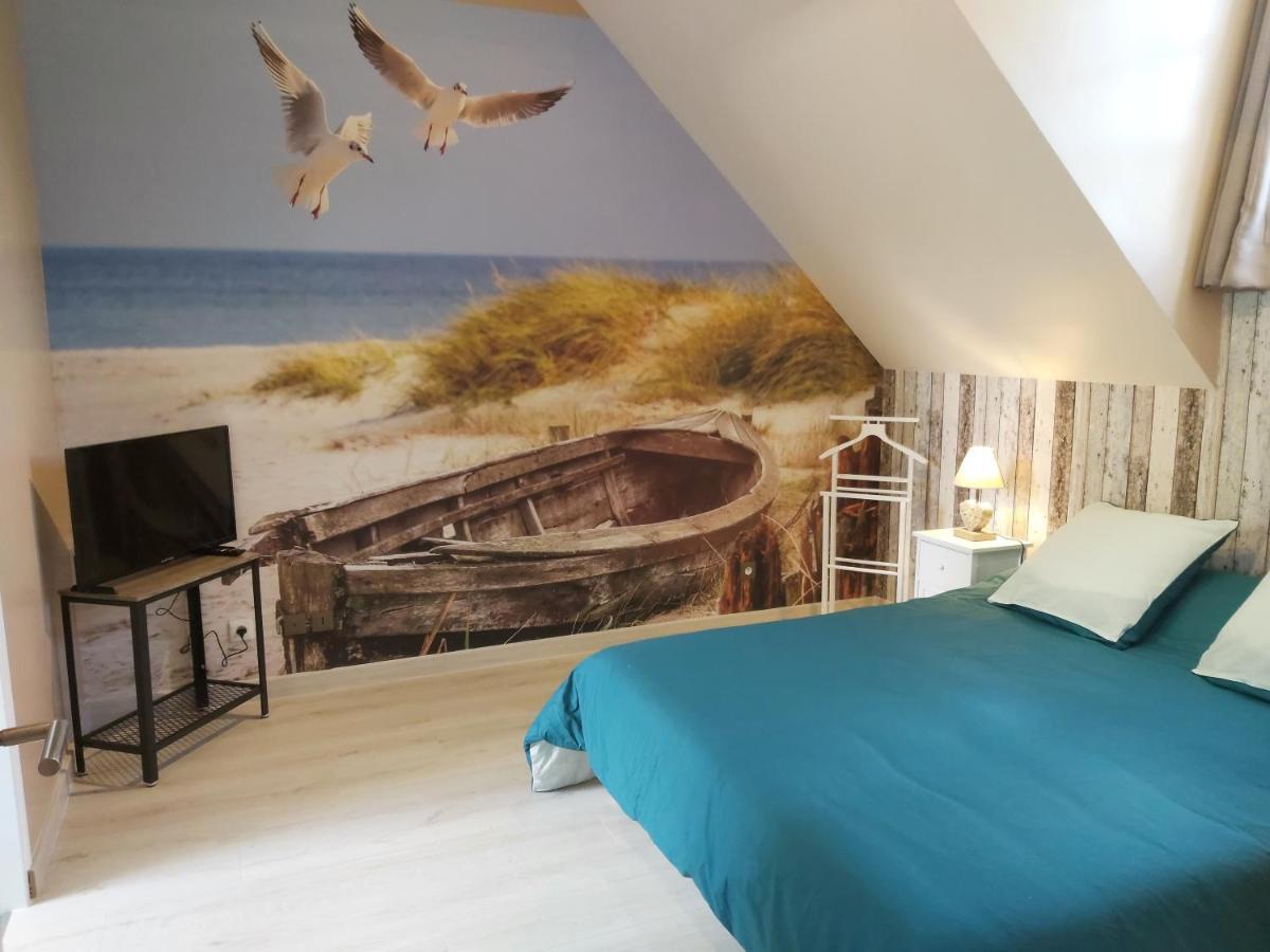 Le Bonheur Des Plumes Bed & Breakfast Montmartin-en-Graignes Exterior photo