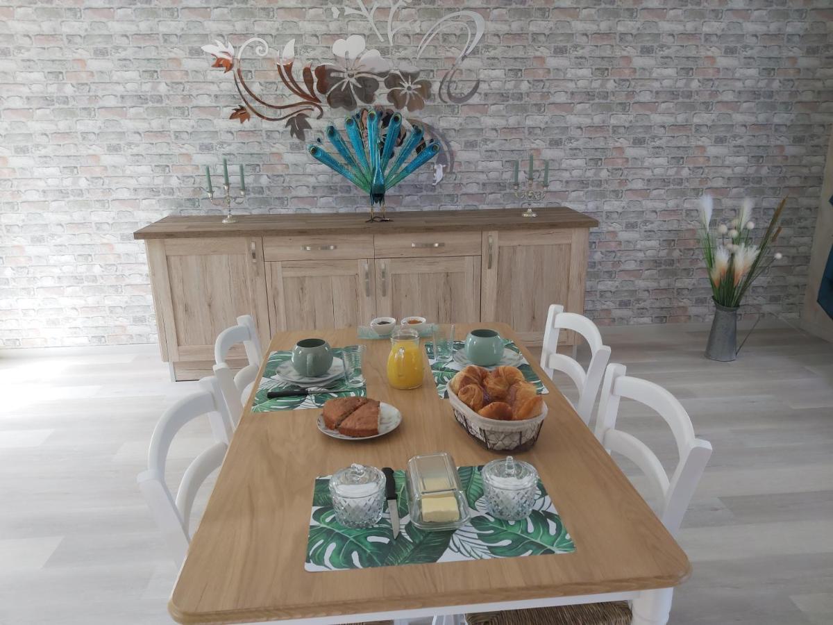 Le Bonheur Des Plumes Bed & Breakfast Montmartin-en-Graignes Exterior photo